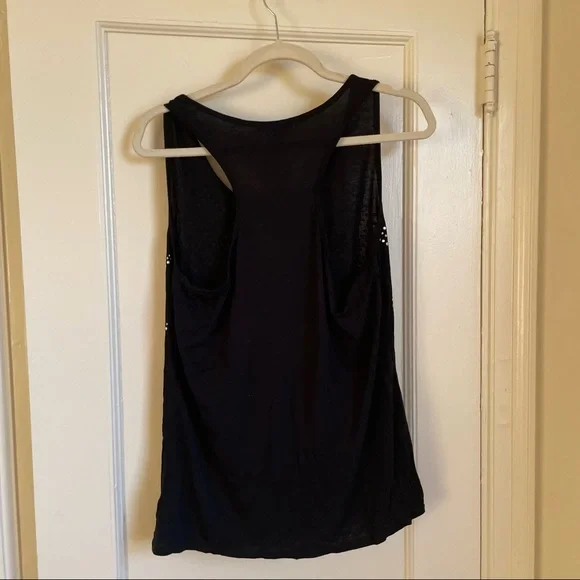 💥🎉HP🎉💥 Forever 21 Black Stretch Racerback Scoop Neck Tank Gold Silver Studs - Picture 5 of 11